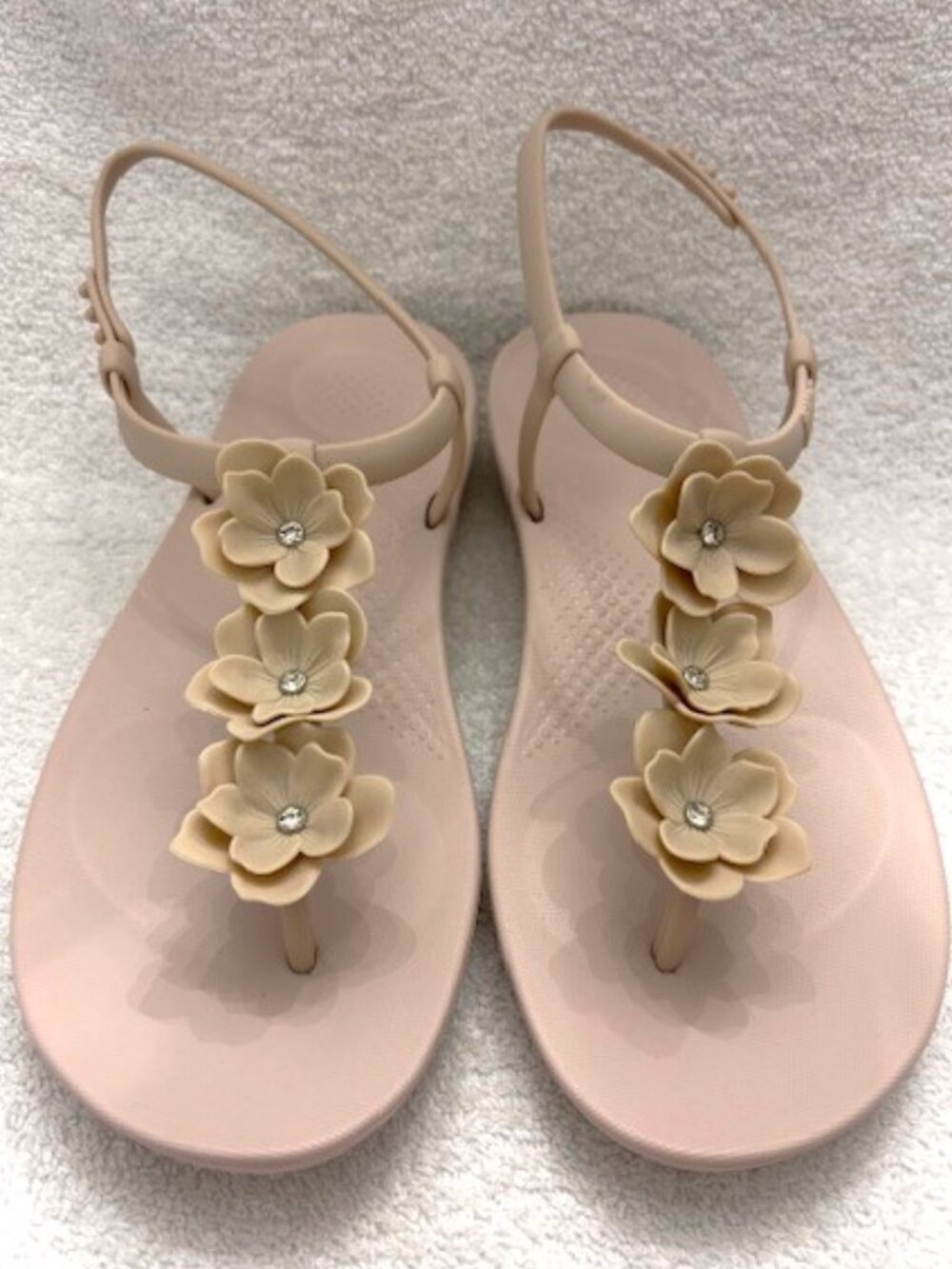 Fitflop Iqushion Splash Flower T-Bar Sandals in Nude Rose NWOT Size 7